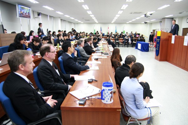 (사진1)국제법률대학원 수업 장면