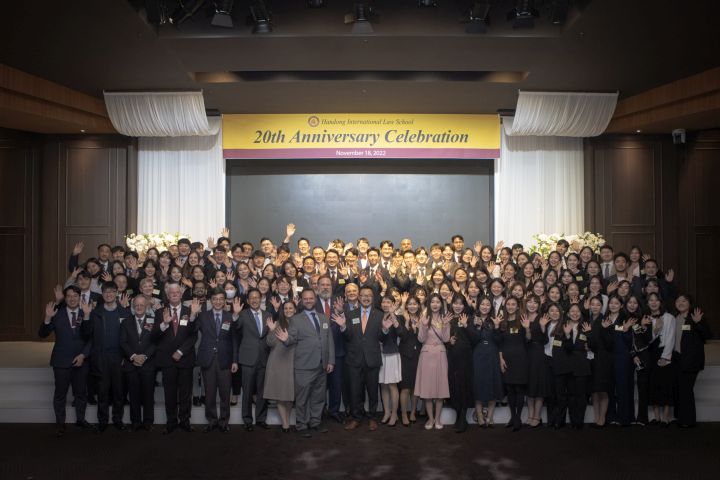 (사진1) 한동대학교 로스쿨 20주년 기념식 단체사진