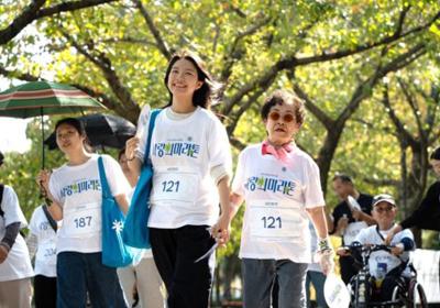 ''각자의 모습으로, 같은 길''&hellip; 한동대 제18회 '사랑의 마라톤', 장애인&middot;재학생 600명 함께 걸었다