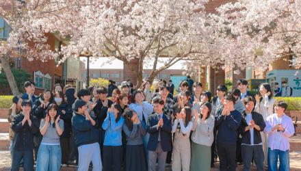 총장님과 벚꽃을!